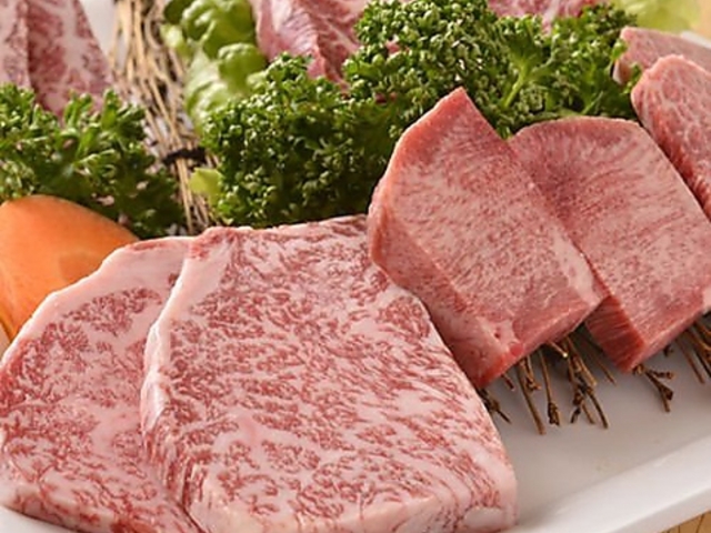 七輪炭火焼肉DINING ミート食楽部 横浜 関内店の写真1