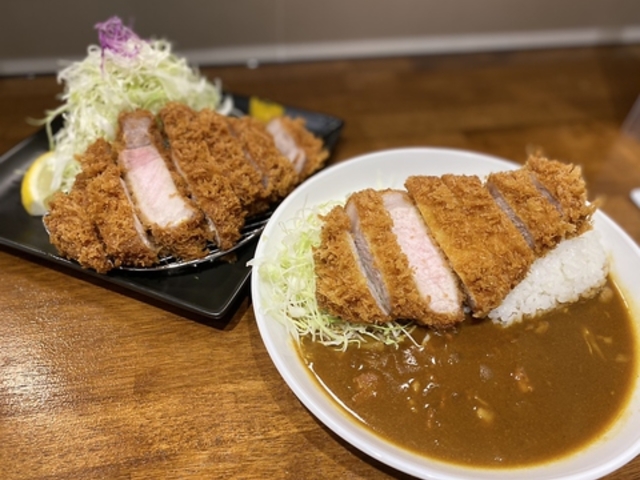 とんかつ檍のカレー屋 いっぺこっぺ 新宿御苑店の写真1