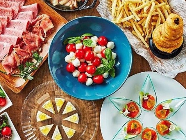 ライトアップ カフェ & ダイニング 流山おおたかの森の写真1