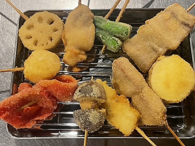 サッポロビアホール串かつ酒場 KUROの写真1