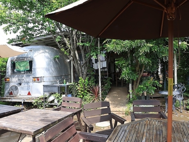 トレーラーカフェ銀色の写真1