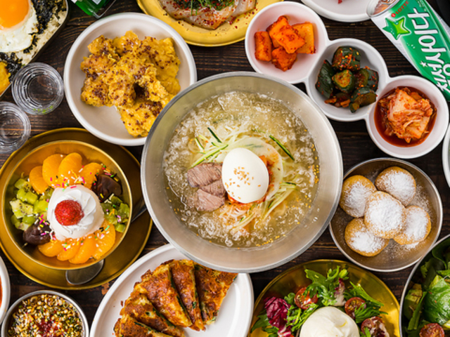 サムギョプサルと韓国料理 コギソウル 難波店の写真1