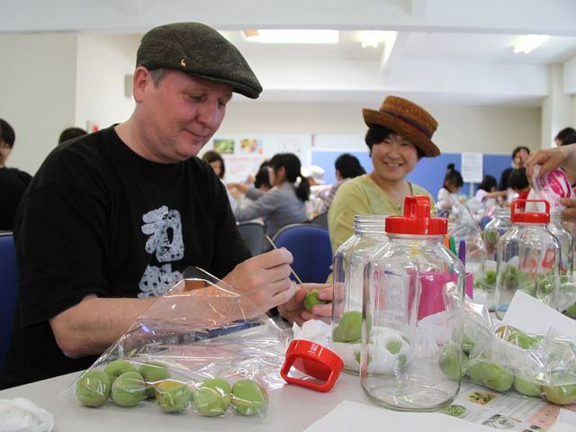梅シロップ漬込み体験_中野BC株式会社