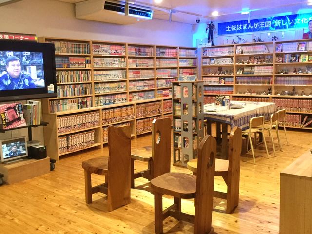高知出身漫画家のマンガなどを読むことのできるコーナーもあります。_海洋堂ホビー館四万十