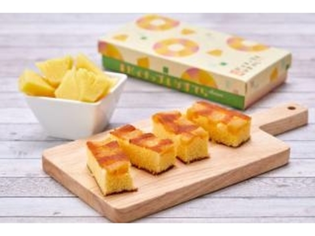 大ヒットベストセラーのオリジナル商品♪沖縄県産パイナップルの果肉を乗せた「元祖パイン果肉入りかすてら」_ナゴパイナップルパーク
