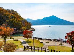 支笏湖の紅葉の写真1