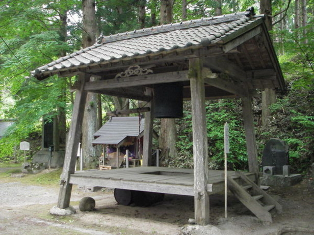 飛不動尊