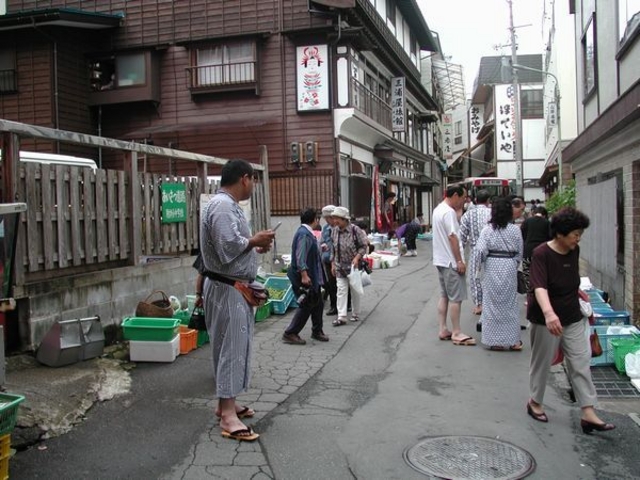肘折温泉の朝市