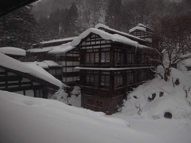 客室からの雪の時の景色_法師温泉長寿館