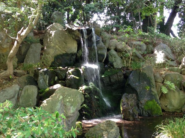 庭園にはなんと滝もあります!_豊島園庭の湯