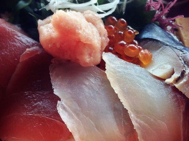 〜海鮮丼〜 小鉢付き_クロスゲート