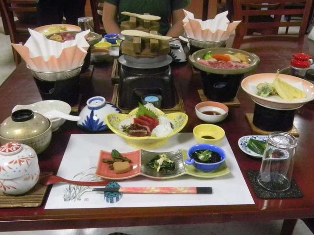 足柄牛の陶板焼が付いた夕食_中川温泉
