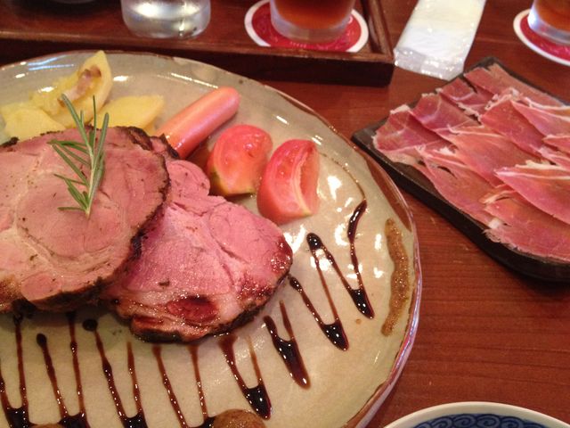ローストポークと、はもんみなかみの生ハム_育風堂精肉店