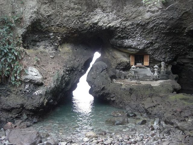 2015,1,25 長崎鼻の海蝕洞窟_長崎鼻の海蝕洞穴