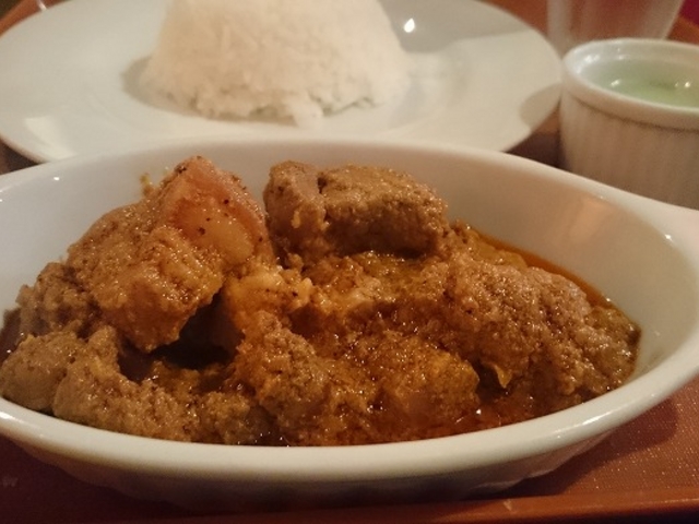ウェッターヒン (豚肉のカレー煮込み)_シュエーオー