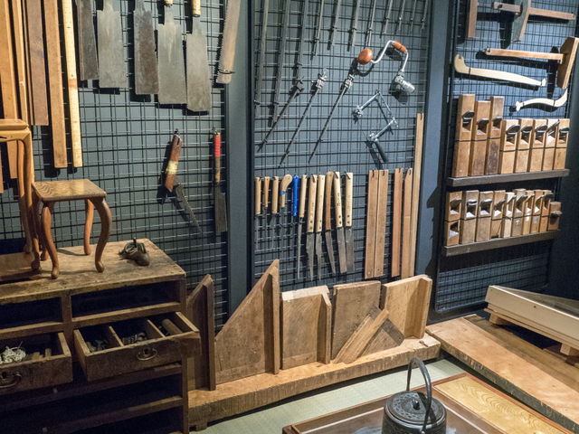 生活展示がすごい。人が居るがごとく展示してあります。
頑固な職人の姿が火鉢の向こうに見えませんか?_倶知安風土館