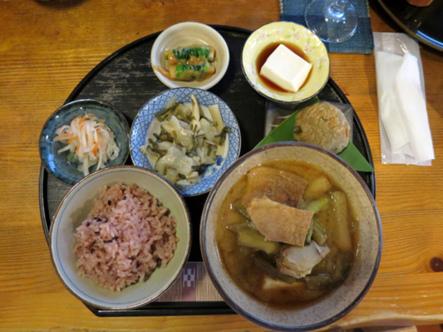 定食には小鉢がつきます_富久屋