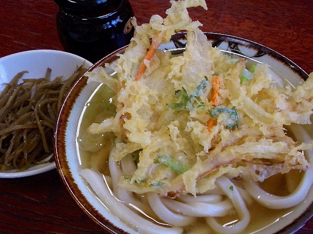 大きなかき揚げ_吉田のうどん てっちゃん