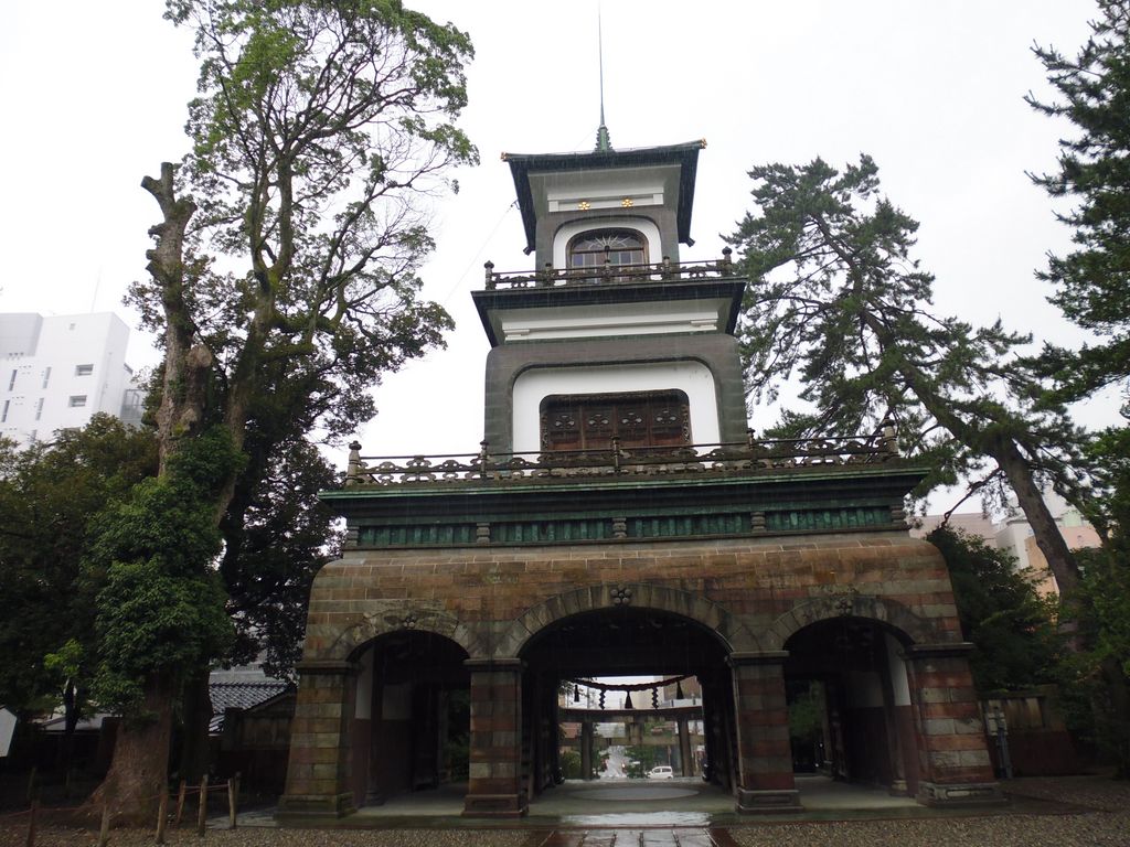 尾山神社神門