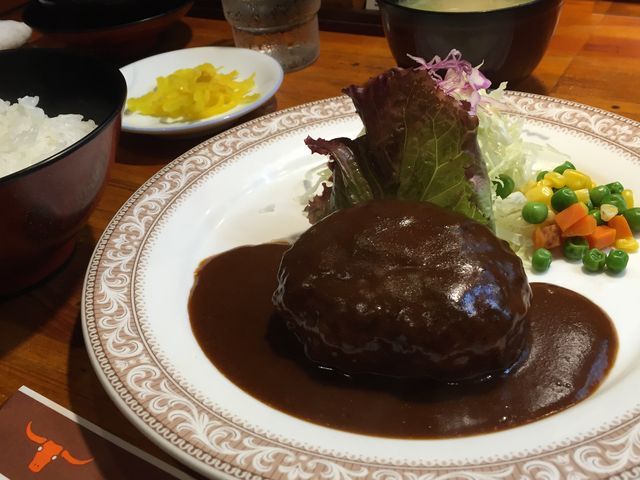 ハンバーグ、男性には足りないかもしれませんが
男性には御飯が多目にきます_グリル爛漫