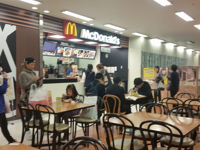 店舗外観_マクドナルド 桑名アピタ店