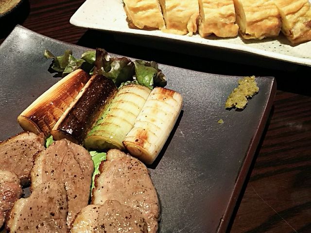 お出汁が薫るふんわり卵焼き
鴨の陶板焼き皮目はパリッとお肉は柔らかくジューシーでお薦め。_三国家