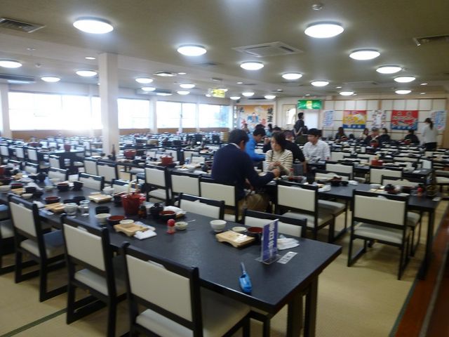 大食堂渚二階、寿司食べ放題の会場内_さかな大食堂 渚