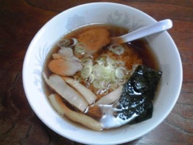 しょうゆラーメン(火曜日):350円(税込)_スシ吉