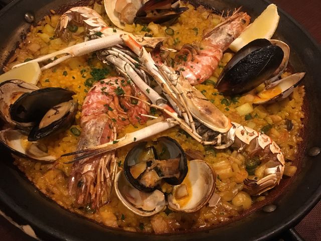 シーフードパエリア、魚介の味がぎゅっと詰まっていました。_バル エスパーニャ カルネ 大通狸小路店