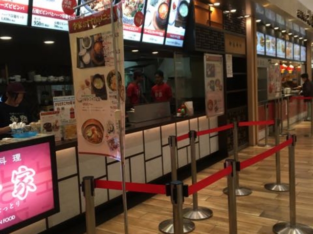接客も良いですよ!_石焼ビビンパの店・李家・むっとり