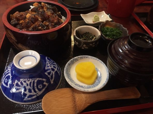 ひつまぶし。薬味もたっぷりついていました。_弘常屋