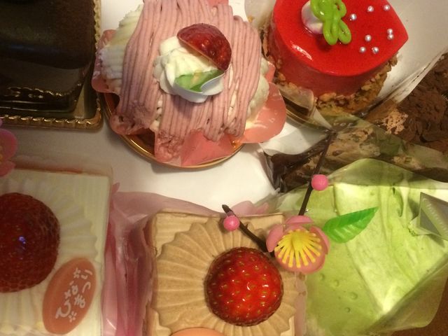 ひなまつりのときには、可愛らしいケーキがたくさんありました!_シャトレーゼ 白石店