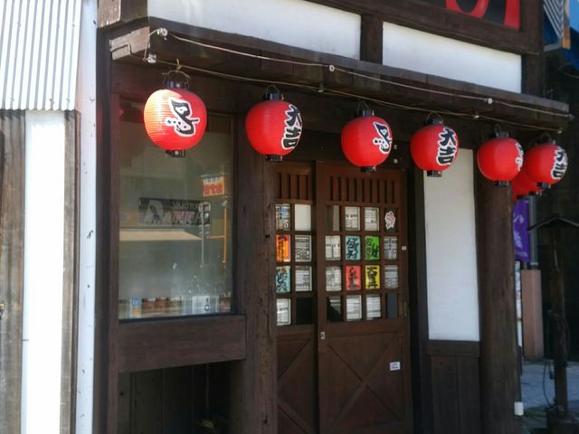小さい店舗なので中も狭い。少人数で行きたいお店です。_大吉横川店
