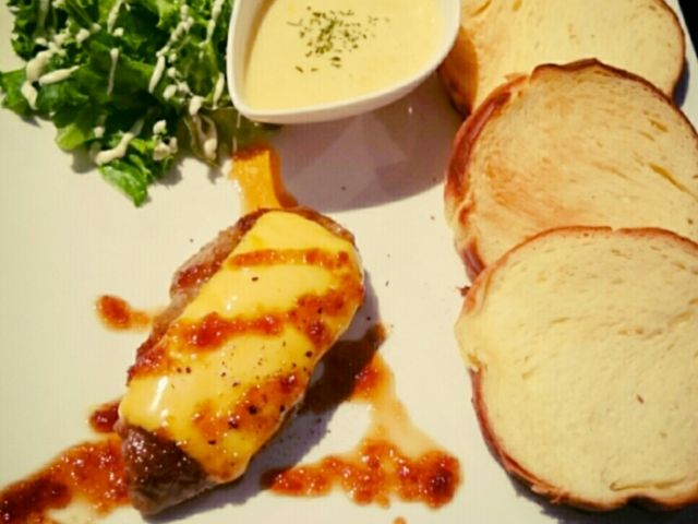 チーズハンバーグ_Cafe ZIKKA