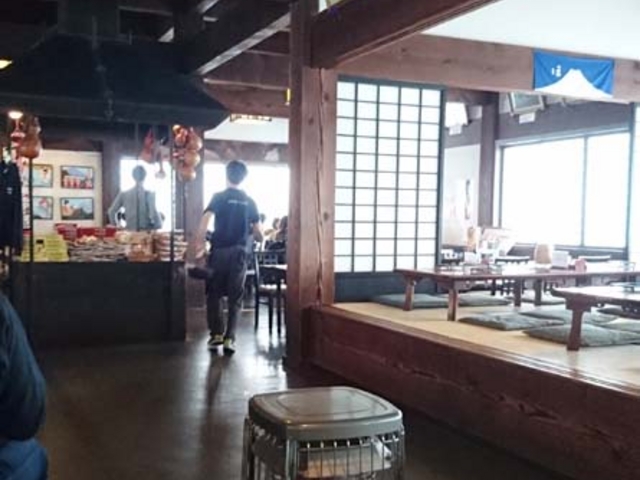 走る_ほうとう不動 河口湖北本店