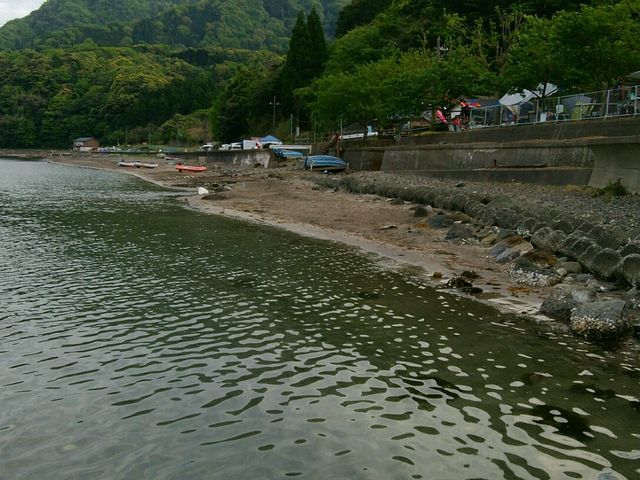 海側からキャンプ場を見上げた写真です。_ヒロセオートキャンプ場