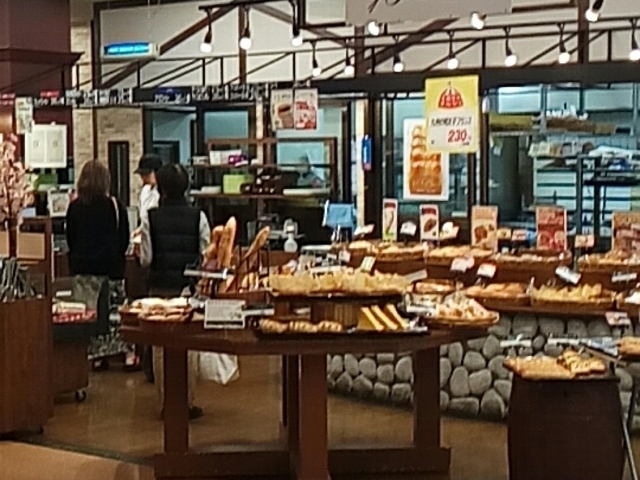 店内_ベルナール アピタ新守山店