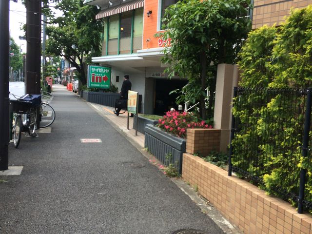 店前です。_サイゼリヤ西落合店