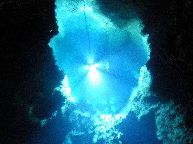 美しい地底湖_龍泉洞