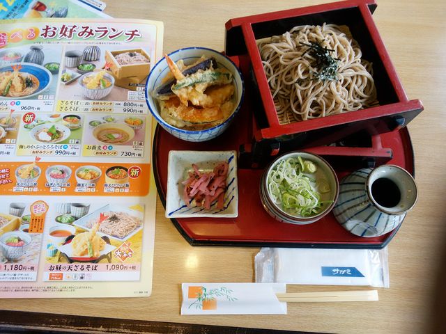 お好みランチの ざるそば2段
880円(税抜き)_サガミ袋井店