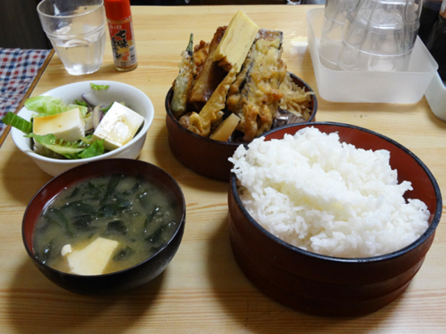 ご飯は一番少ないサイズから更に引いてもらいました_ごはん処あだち