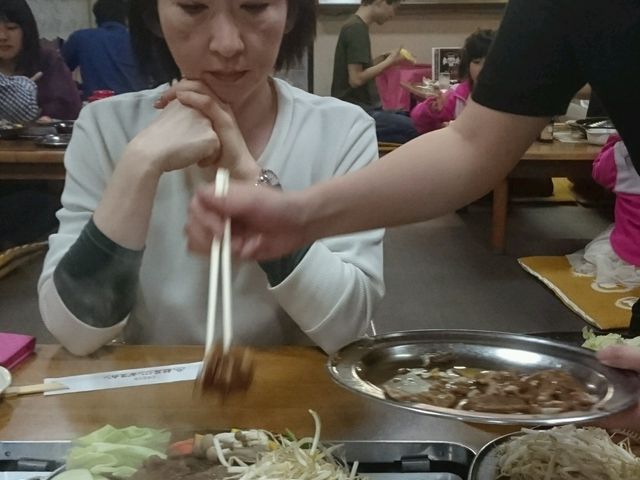 こんな感じで焼いてくれます。_松尾ジンギスカン 旭川支店