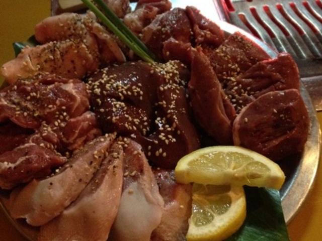肉の盛り合わせ 6種盛り1,400円+TAX_豚尾