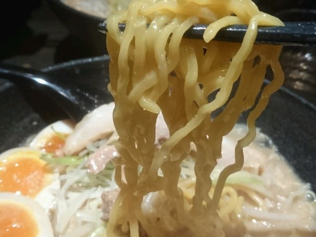 縮れ麺で美味しかった。_鬼武者