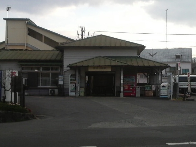 旧東海道筋のやや南、現在の国道1号線沿いに箱根板橋駅の駅舎はあります。2017年3月12日撮影_箱根板橋駅