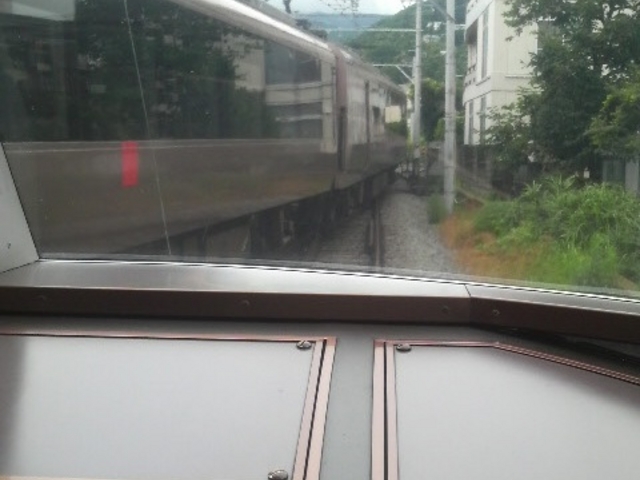 2015年6月19日9時59分、箱根板橋駅構内停車中の上りロマンスカーはこね6号LSE後展望席一列目_箱根板橋駅
