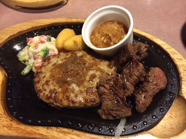 ハンバーグ、サイコロステーキ_びっくりドンキー ハンビー北谷店