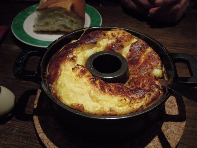 代表的なメニューのスフレフロマージュ_イカリヤ食堂