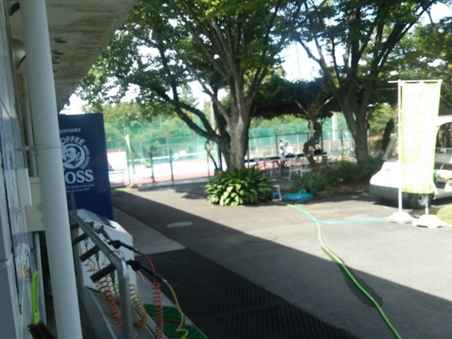 建物裏手のスポーツ施設_天然温泉クアハウス長島