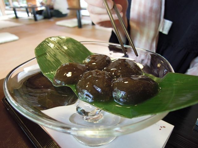 見た目も美しいわらび餅_茶寮 宝泉
